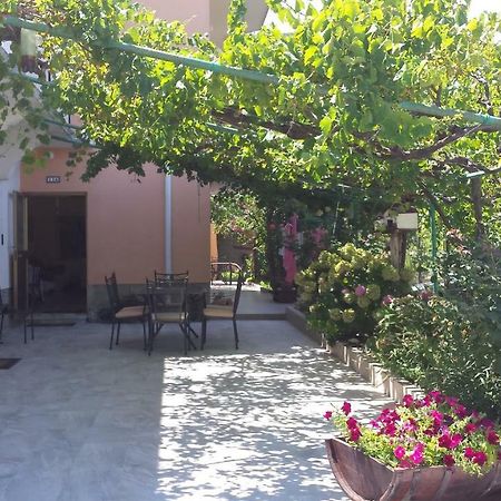 Guesthouse Familija Tariba Supetarska Draga Eksteriør billede